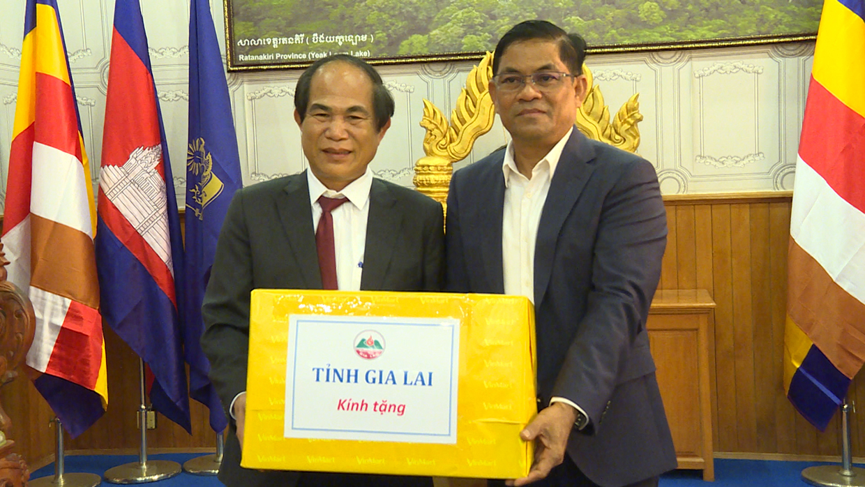 Chủ tịch UBND tỉnh Võ Ngọc Thành thăm, chúc Tết cổ truyền Chôl Chnăm Thmây tại tỉnh Ratanakiri